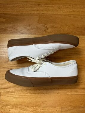 Classic White Vans Low-Top Sneakers with Gum Sole / Size 11